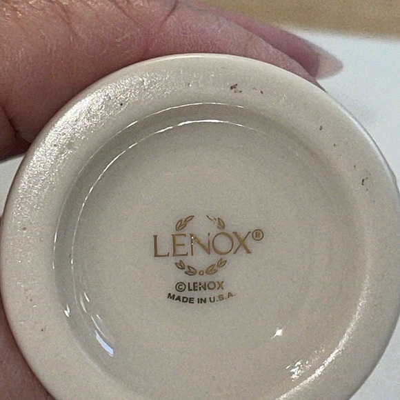 Lenox- dainty collection ceramic vase with gold trim. 7.5” - Picture 4 of 4